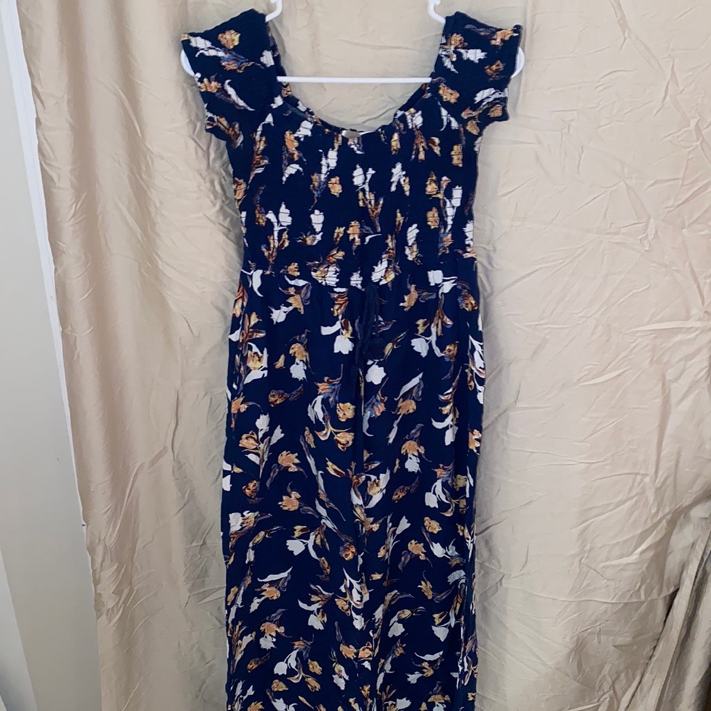 Blue flora jumper stretchy at the top